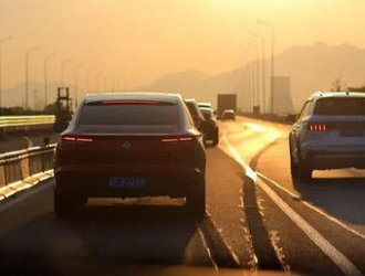 高速公路缺電少樁，如何破解新能源汽車“恐高”癥？